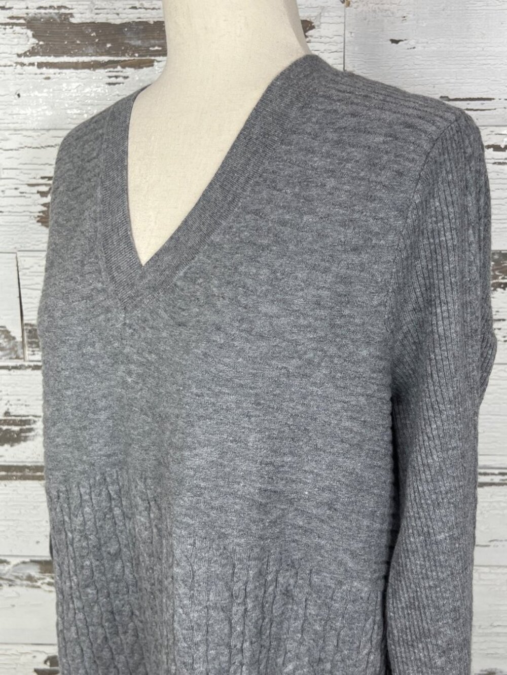 CABI No Doubt Pullover Sweater Heather Gray Long Sleeve Sz M #1201 EUC - Picture 3 of 6